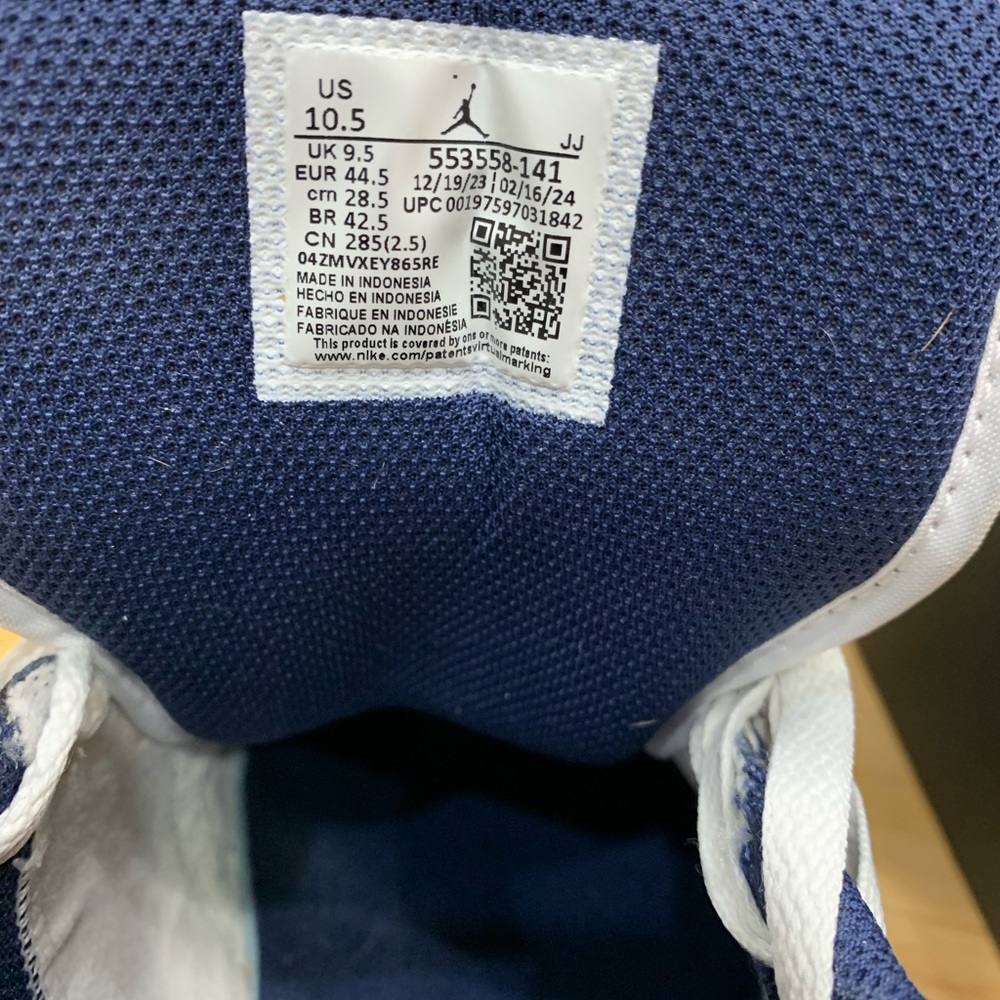 Nike Air Jordan 1 Low
White/Wolf Grey/Midnight Navy - Picture 2 of 11